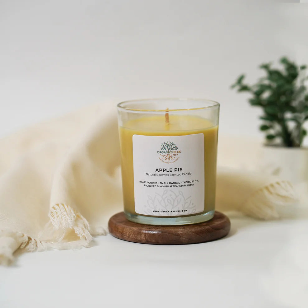Apple Pie scented beeswax candle close-up – toxin-free home fragrance – Organiks Plus Pakistan